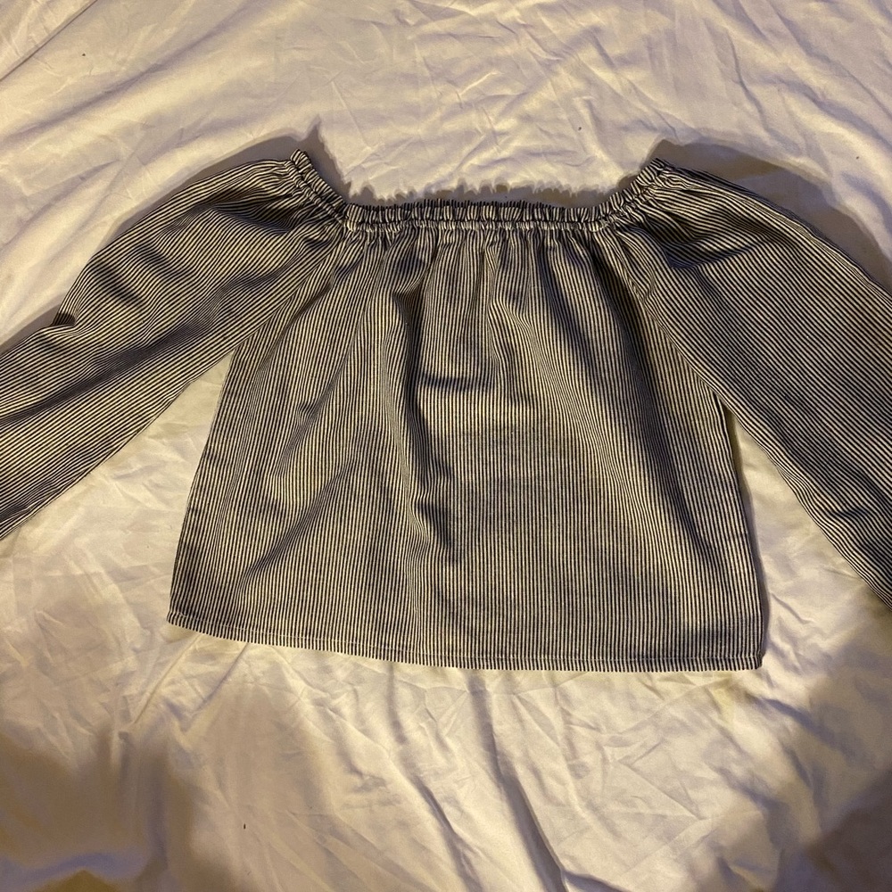 Brandy Melville off the shoulder top